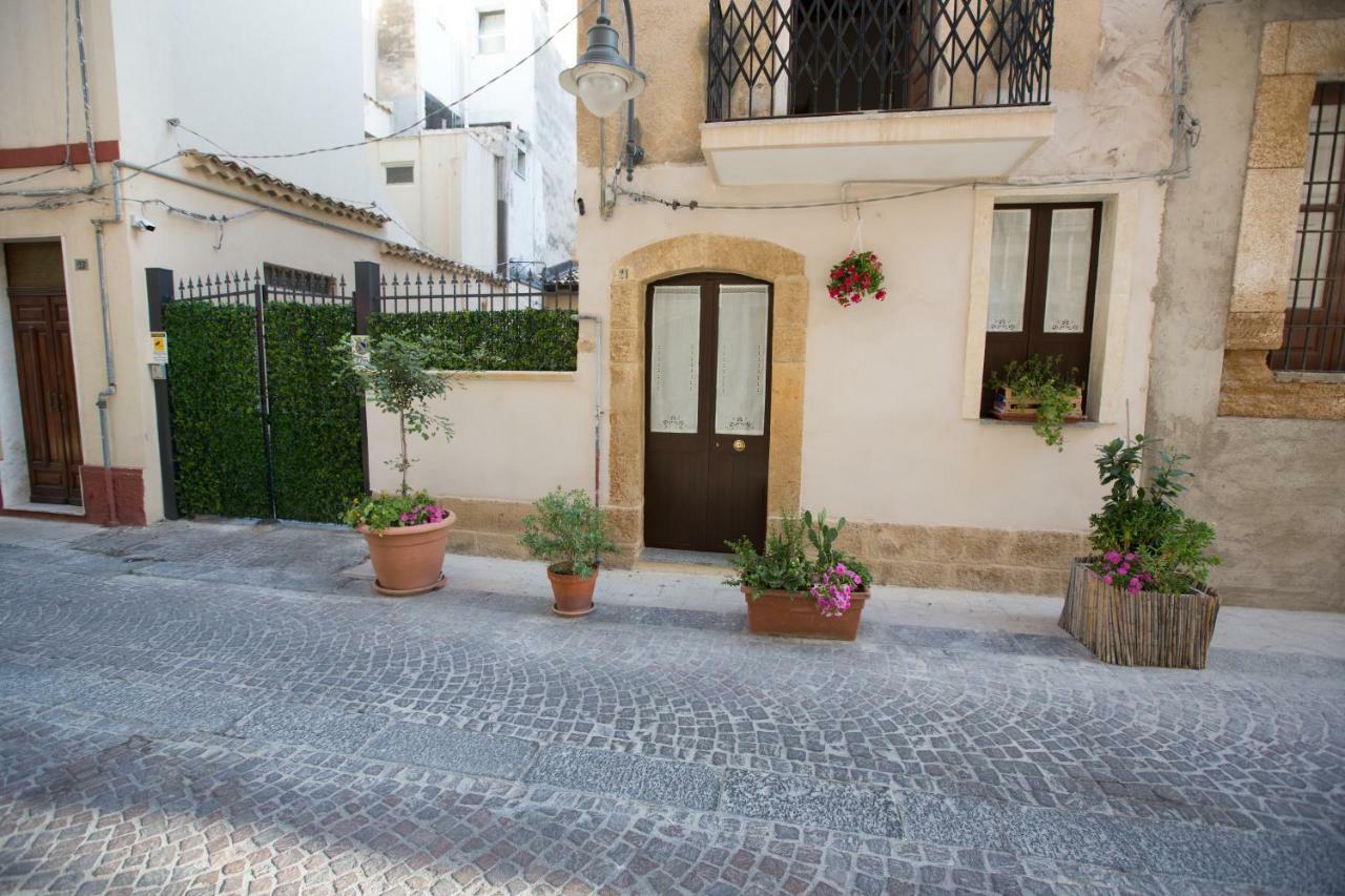 Il Palazzetto Del Pescatore เอากุสตา ภายนอก รูปภาพ