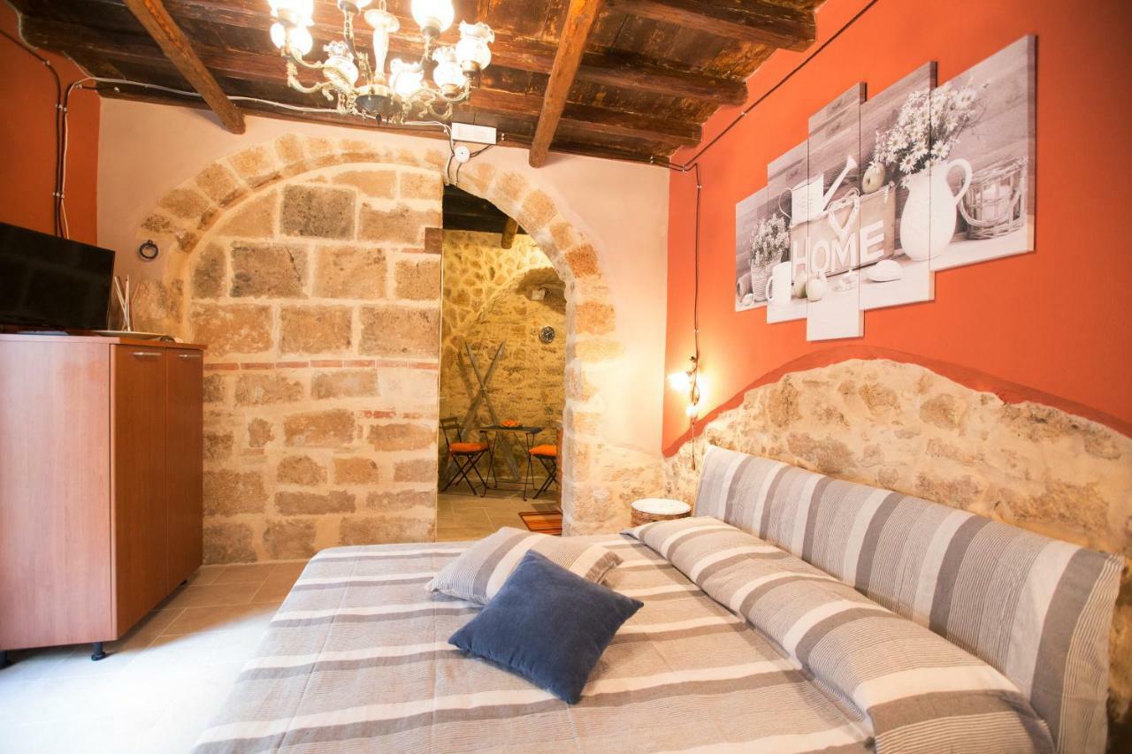 Il Palazzetto Del Pescatore เอากุสตา ภายนอก รูปภาพ